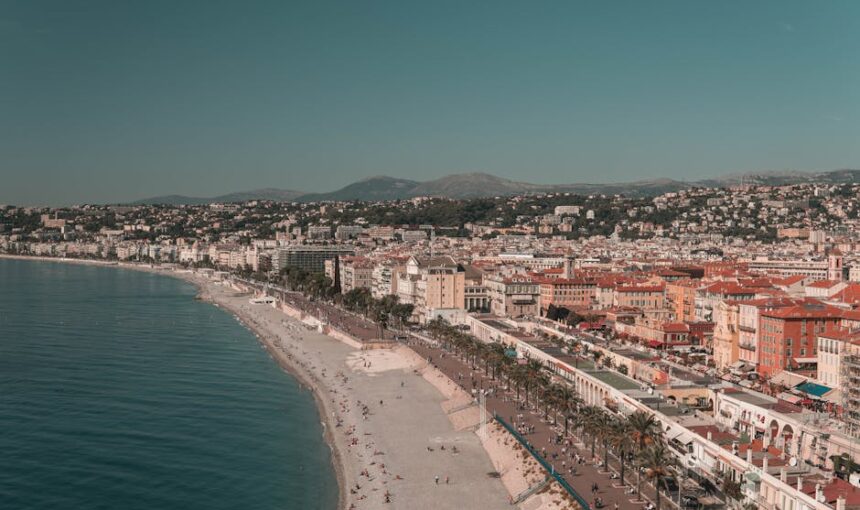 Explore a orla cénica de Nice com a sua encantadora mistura de mar e cidade.